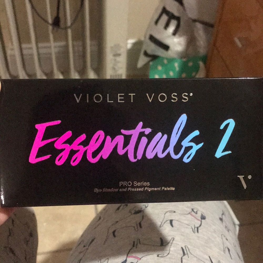 Violet Voss essentials 2 eyeshadow palette